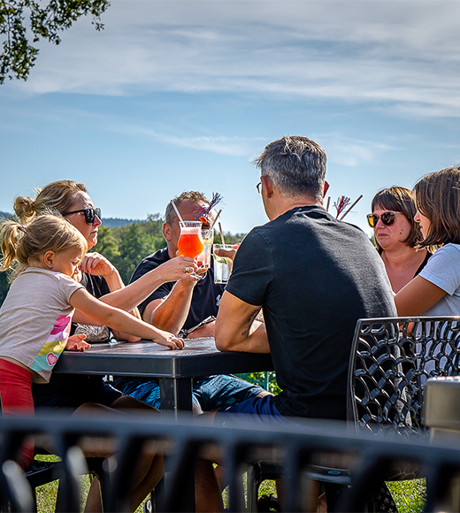 Bar-Restaurant Le Titan auf dem Campingplatz Les Ballastières in der Haute-Saône