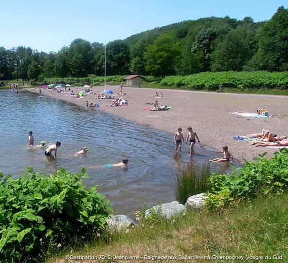 Swimming at the Ballastières leisure base in the Southern Vosges