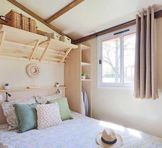 La chambre du chalet cottage 25 m² 2 chambres, en location au camping les Ballastières en Bourgogne-Franche-Comté