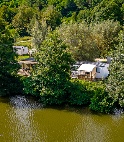 Buitenzicht van de chalet cottage 25 m² 2 slaapkamers, gehuurd op de Camping Les Ballastières in Champagney