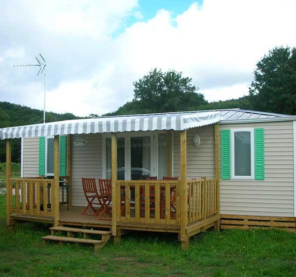 Stacaravan met 2 kamers Classic met buitenterras, te huur op camping Les Ballastières in Haute-Saône