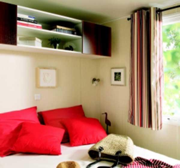 Kamer van de mobil-home Classique met 3 slaapkamers, gehuurd op de camping Les Ballastières in de Zuidelijke Vogezen