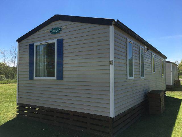 Outside view of the mobile home, 2 bedrooms PMR 3 persons, rented at the Campsite Les Ballastières in Burgundy-Franche-Comté
