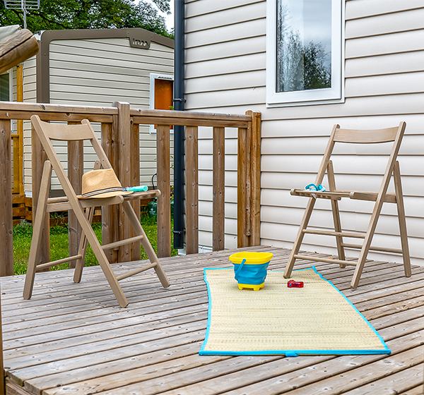 Room with 2 separate beds in the 3-bedroom Premium mobile home, rented at the Campsite Les Ballastières in Burgundy-Franche-Comté