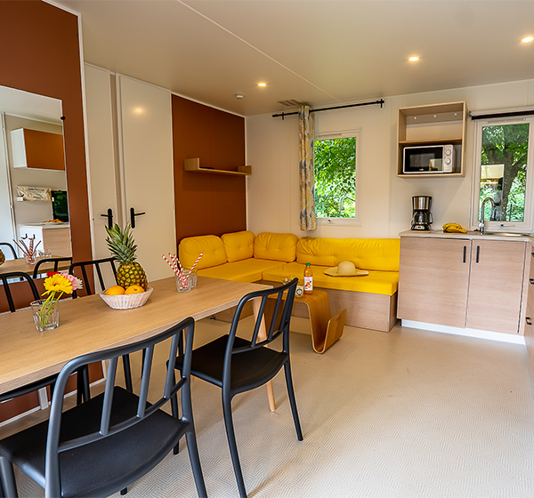 Room with 2 separate beds in the 3-bedroom Premium mobile home, rented at the Campsite Les Ballastières in Champagney