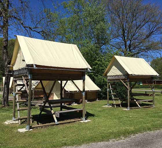 Ongebruikelijke tent op palen bivak, ongebruikelijke accommodatieverhuur op de camping Ballastières in Haute-Saône