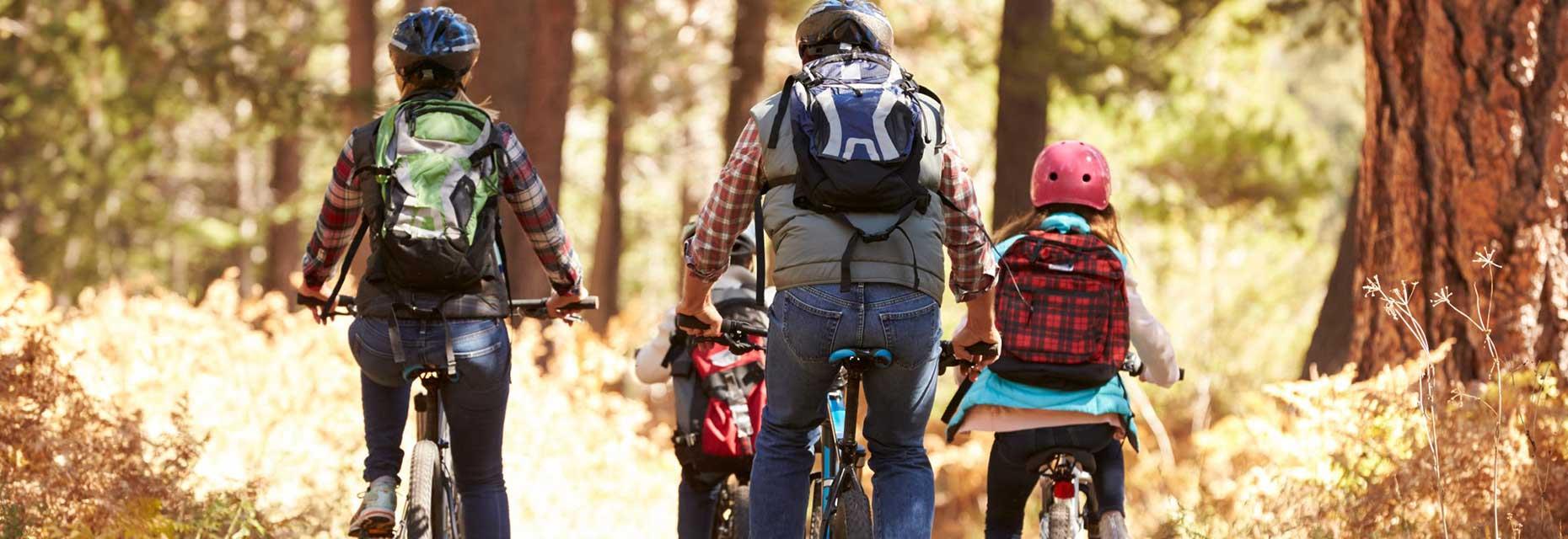 De camping Ballastières in de Zuidelijke Vogezen biedt informatie en kaarten met fietsroutes, zodat u mooie fietstochten met uw gezin kunt plannen
